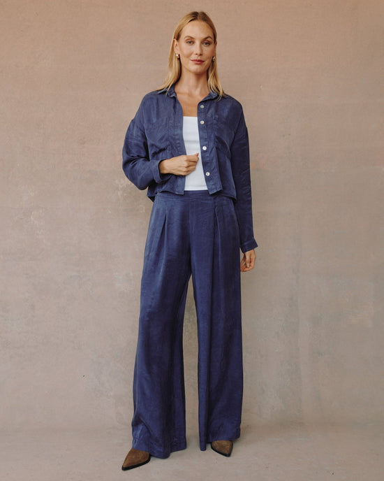 Bella Dahl Wide Hem Cropped Button Down - Royal Navy