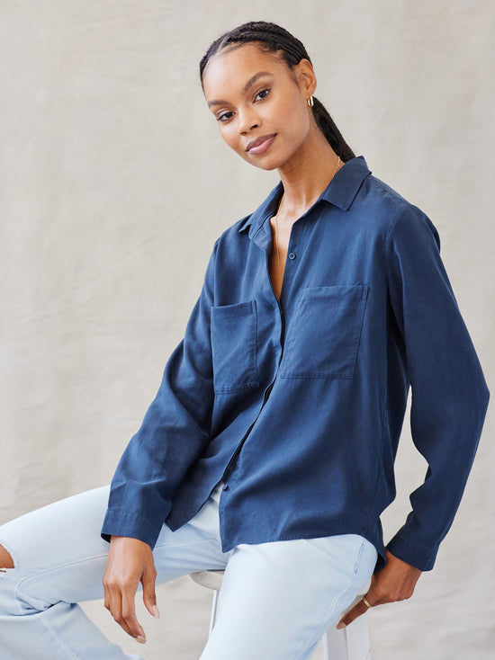 Bella DahlTwo Pocket Classic Button Down - Endless SeaTops