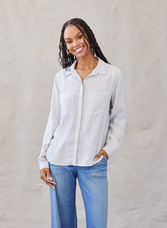 Bella DahlTwo Pocket Classic Button Down - Foggy SkyTops