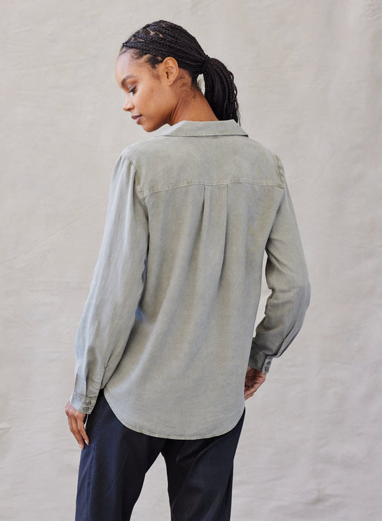 Bella DahlTwo Pocket Classic Button Down - Soft ArmyTops