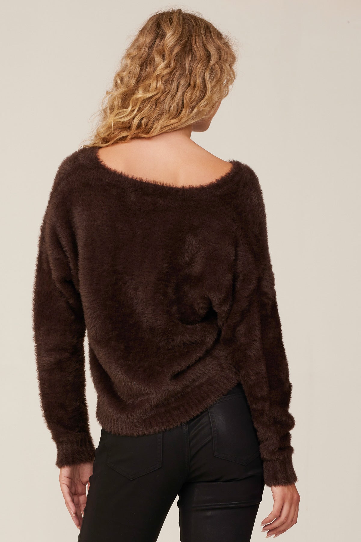 Bella DahlSlouchy V-Neck Sweater -Quartz BrownSweaters & Jackets