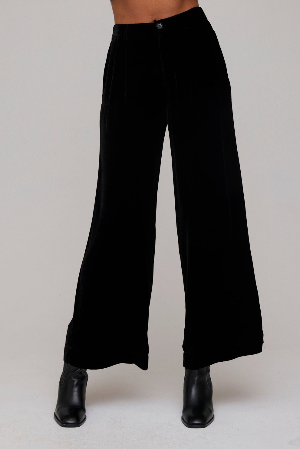https://www.belladahl.com/cdn/shop/products/velvet-pleated-wide-leg-trouser-black-577149_1080x.jpg?v=1692966232